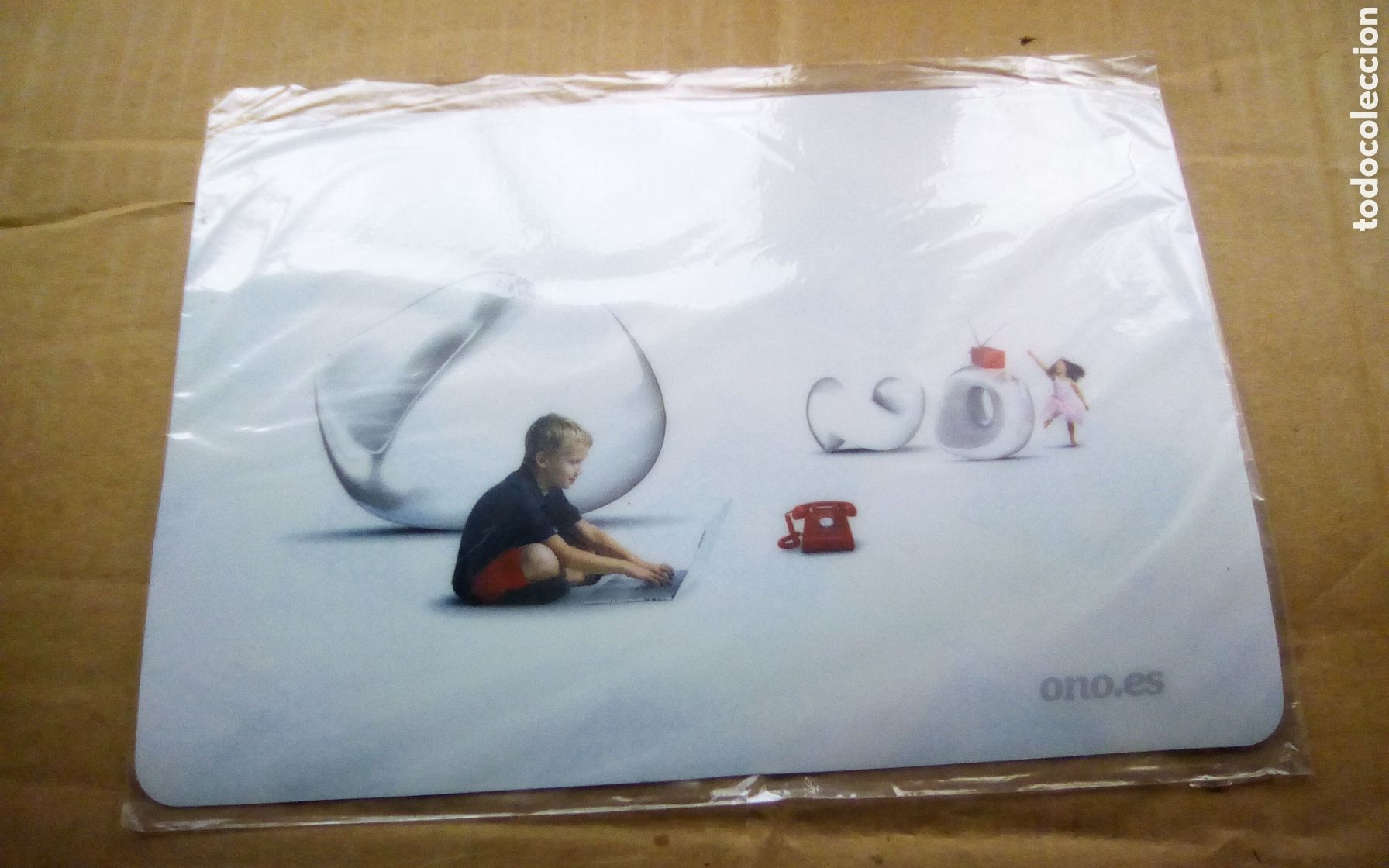 Coleccionismo: Alfombrilla para el rat&oacute;n. Publicidad ONO. Es adhesiva, mide 23 x 15,5 cm., sin usar.