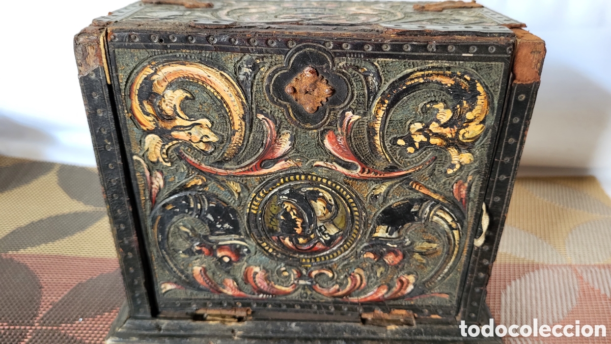 Coleccionismo: Antigua caja guarda cigarrillos madera