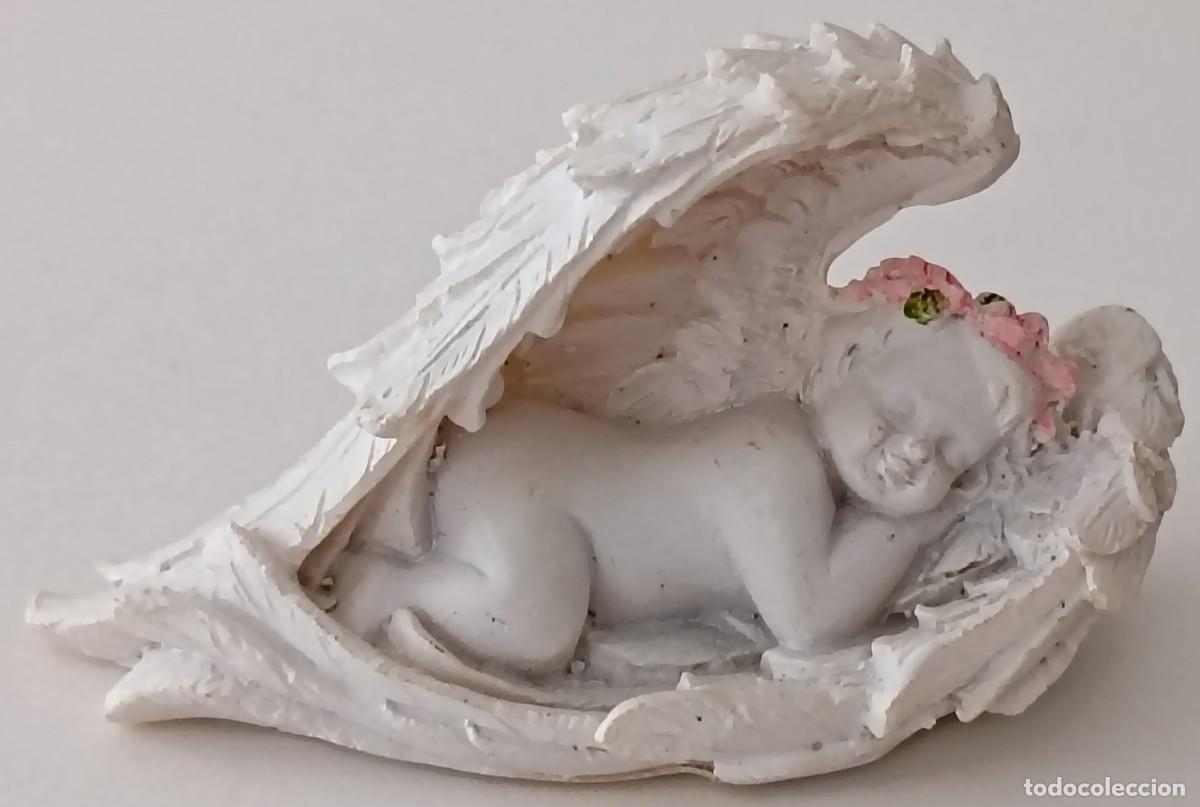 Coleccionismo: Figura de yeso. Angel dormido. Blanco.