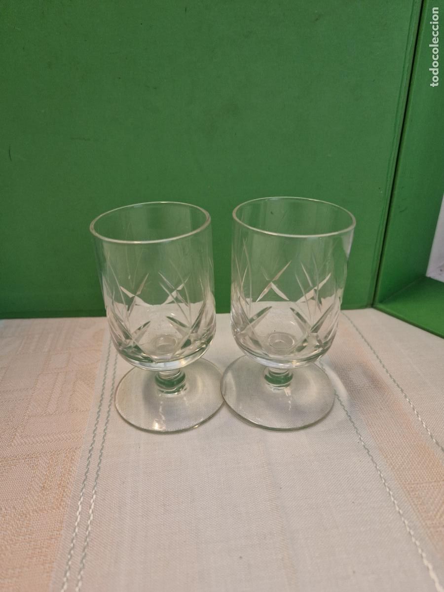 Coleccionismo: 2 BONITAS MINI COPAS DE CRISTAL.