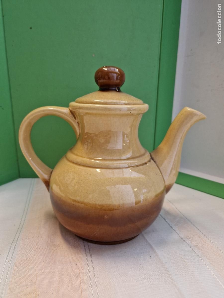 Coleccionismo: BONITA TETERA EN CERAMICA. BUEN ESTADO