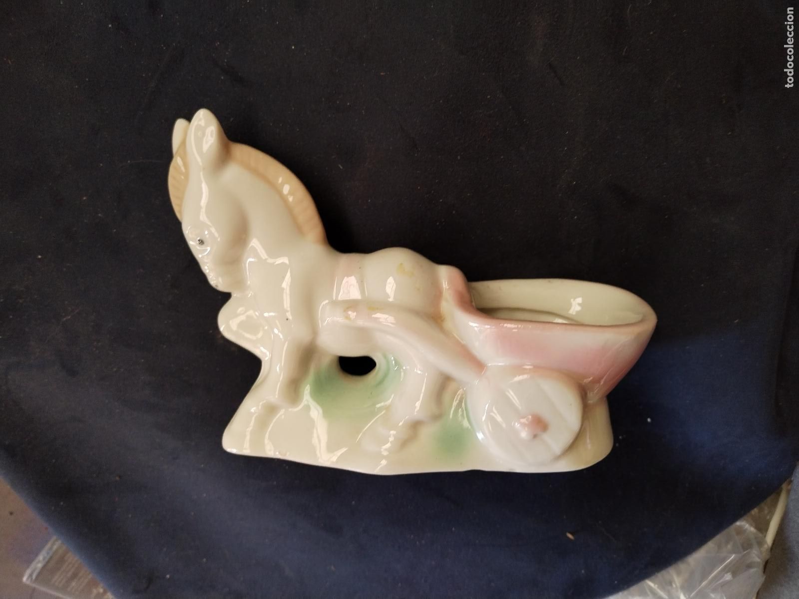 Coleccionismo: palillero de ceramica caballito con carro- C190