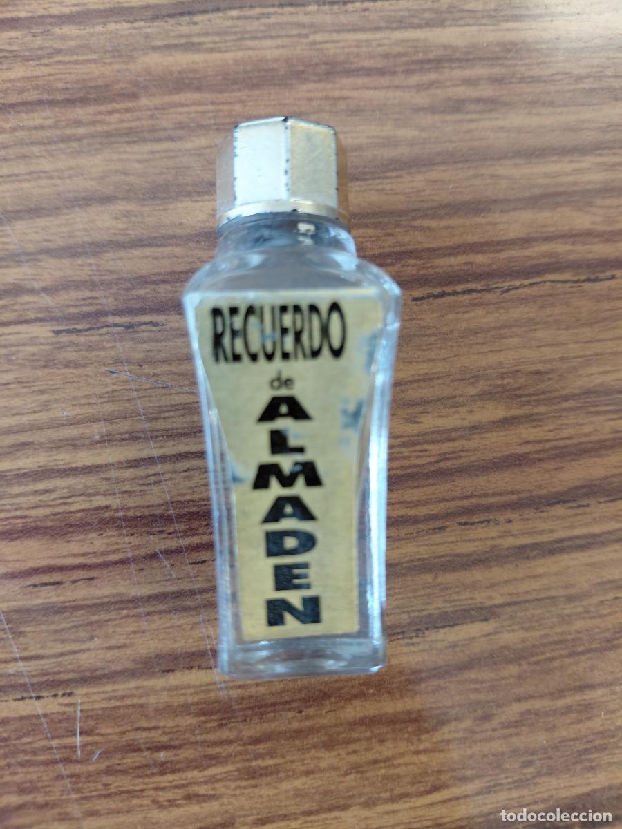 Coleccionismo: botellita RECUERDO DE ALMADEN, llena de mercurio.