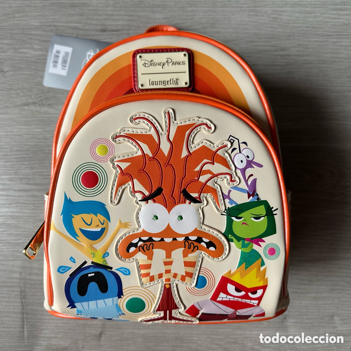Coleccionismo: Loungefly, minimochila Del rev&eacute;s&nbsp;2 (Inside Out&nbsp;2), Disney Store.