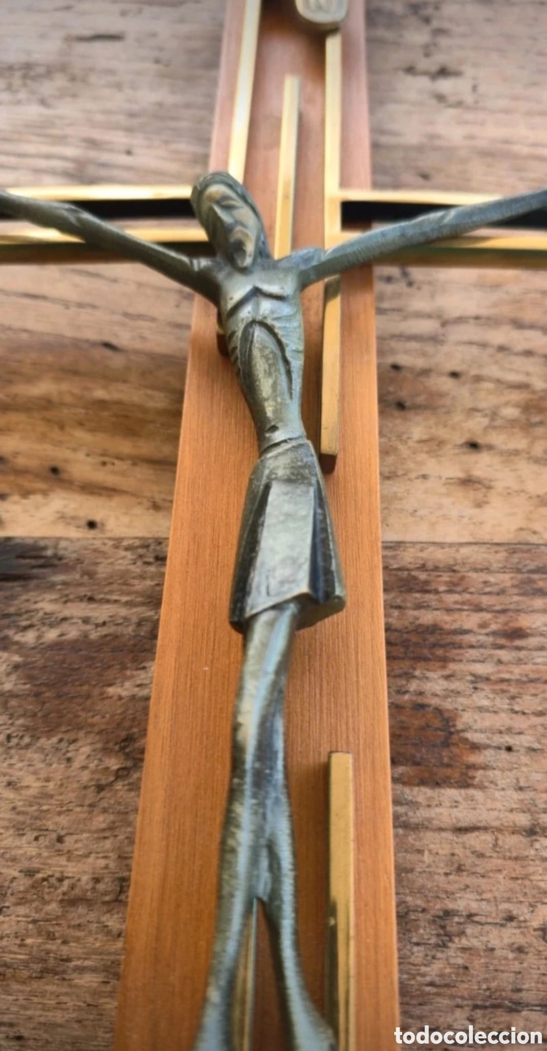 Collecting: Crucifijo Mid-Century