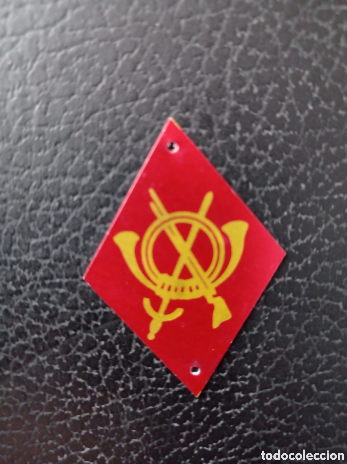 Coleccionismo: Rombo de infanter&iacute;a con armas invertidas