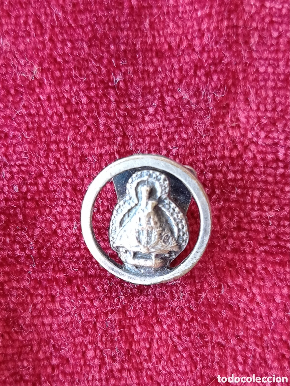 Coleccionismo: Insignia de solapa antigua de la Virgen de la Cabeza