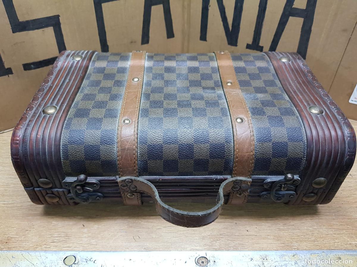 Coleccionismo: MALETA DE PIEL Y MADERA