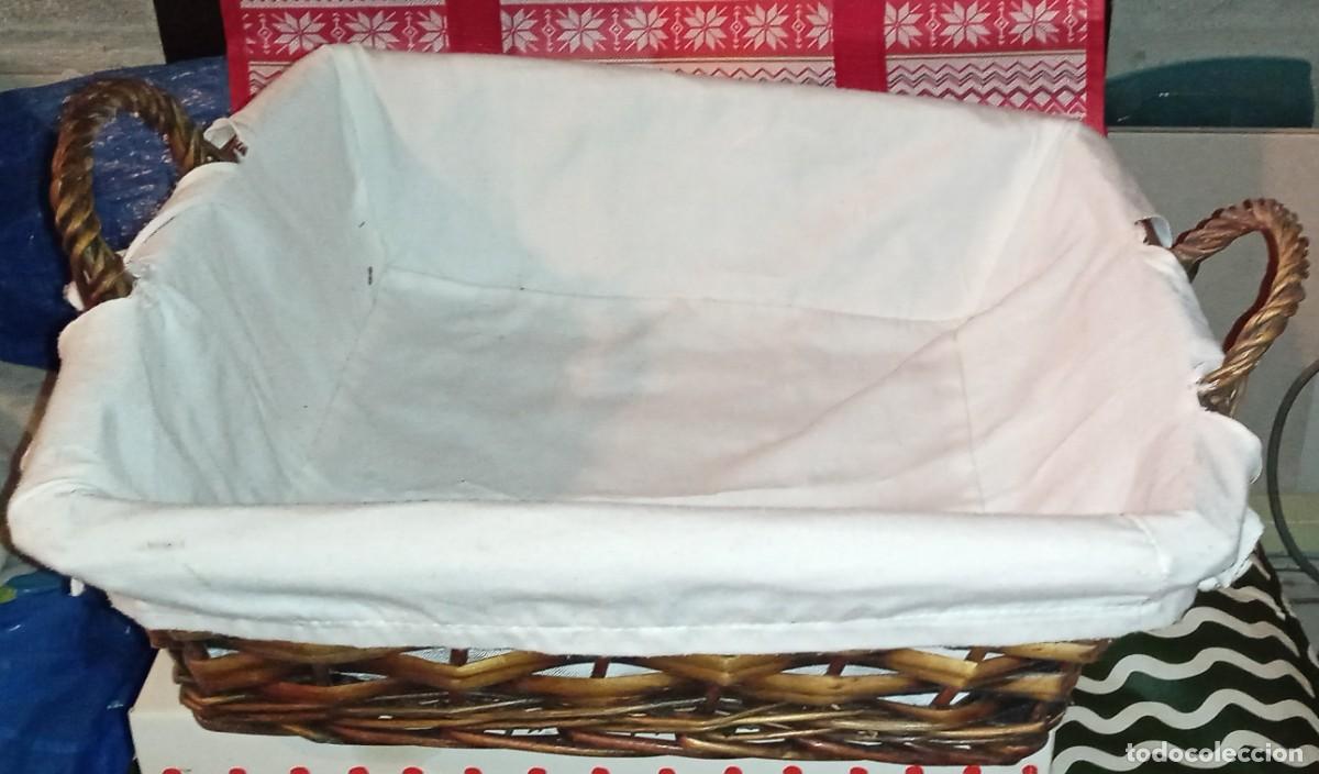 Coleccionismo: CESTA DE MIMBRE CON FUNDA - Foto 1