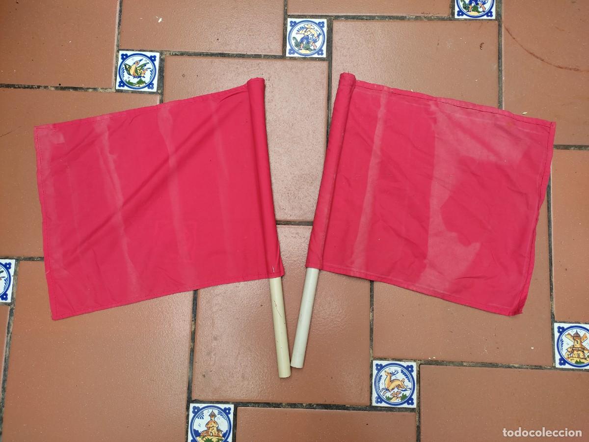 Coleccionismo: 2 banderas rojas de tela usadas en la construccion - mango tubo pvc
