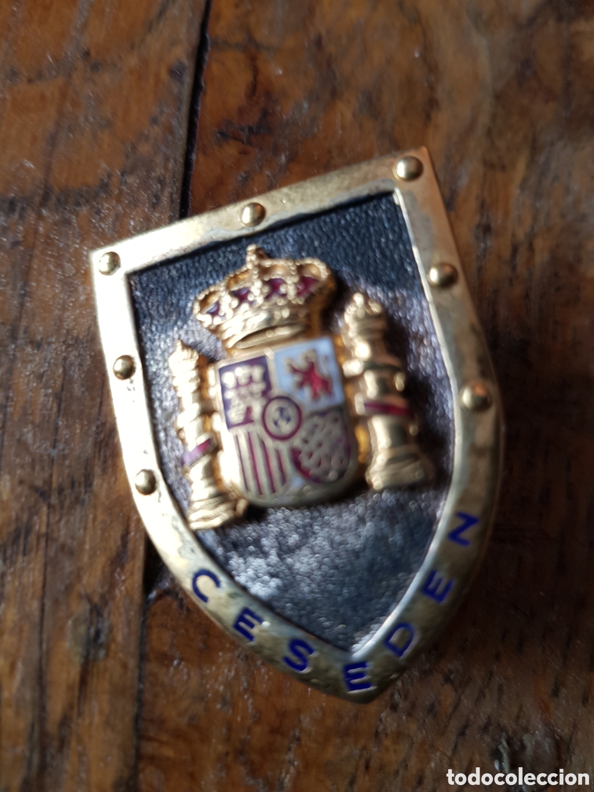 Coleccionismo: INSIGNIA CESEDEN ESMALTADA