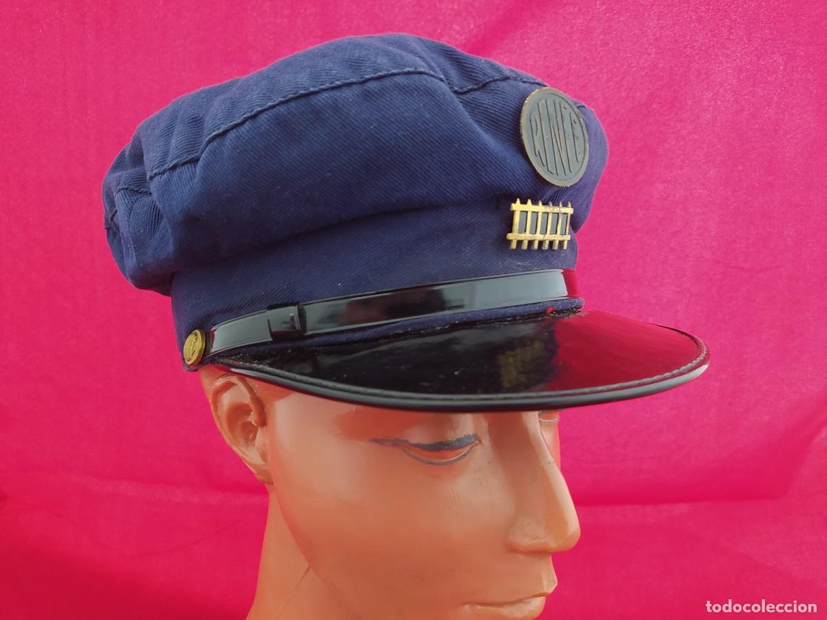 Coleccionismo: GORRA GUARDABARRERAS RENFE (80'S) FEVE MZA FERROVIARIO FERROCARRIL TREN ADIF CONDUCTOR PILOTO