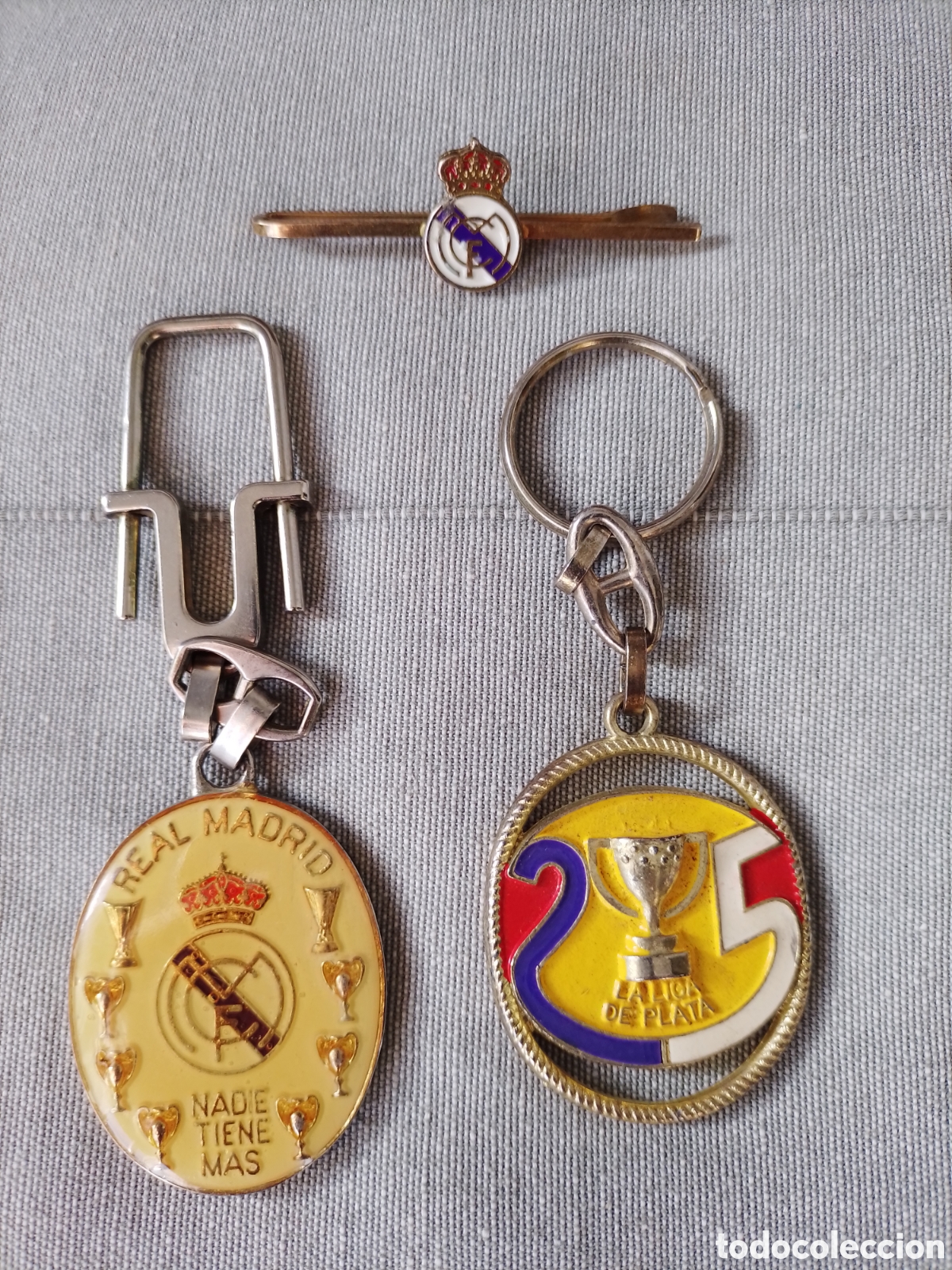 Coleccionismo: Lote Real Madrid - Llaveros y pasa corbata.