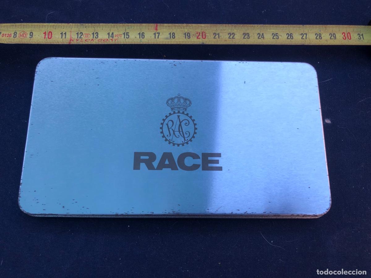 Coleccionismo: PLACA RACE REAL AUTOM&Oacute;VIL CLUB. ESTUCHE