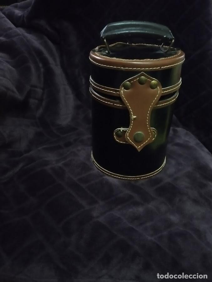 Coleccionismo: Caja cil&iacute;ndrica de cuero con asa contenedor de puros