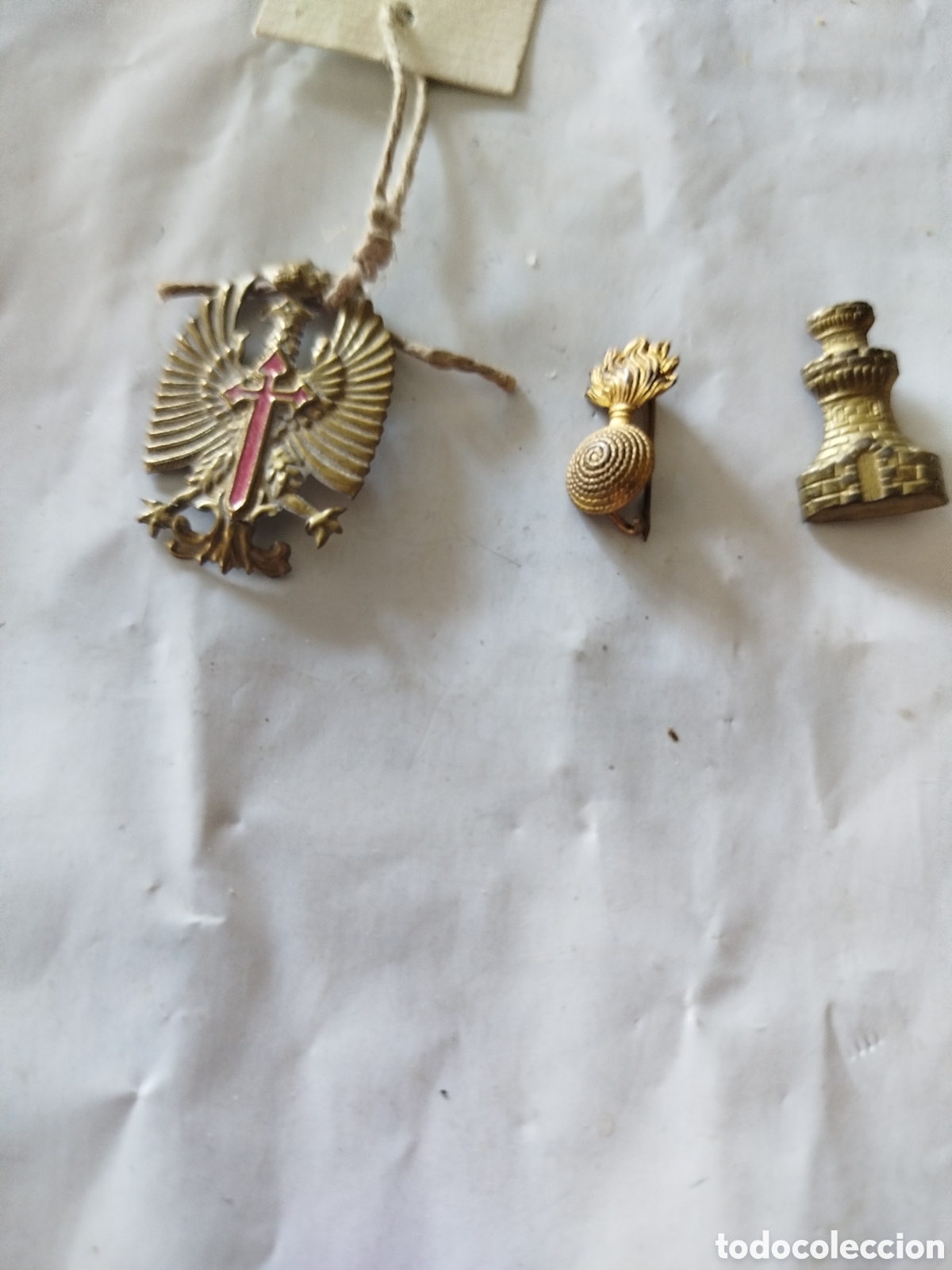 Coleccionismo: Emblemas militares de gorra y solapa