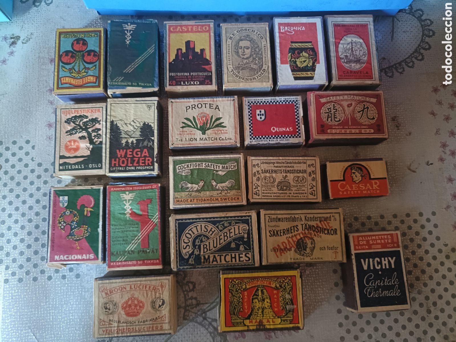 Coleccionismo: Lote de 21 antiguas cajas de cerillas