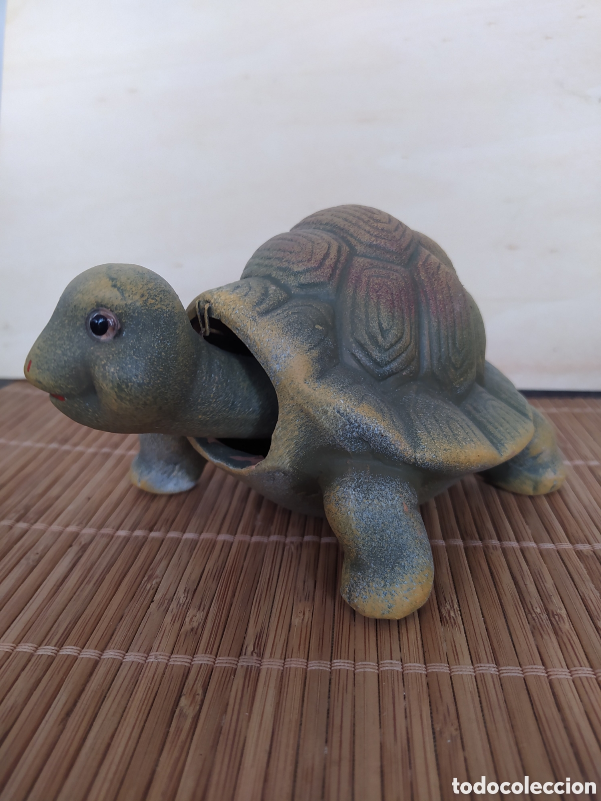 Coleccionismo: Tortuga de fibra de vidrio vintage con cabeza movil