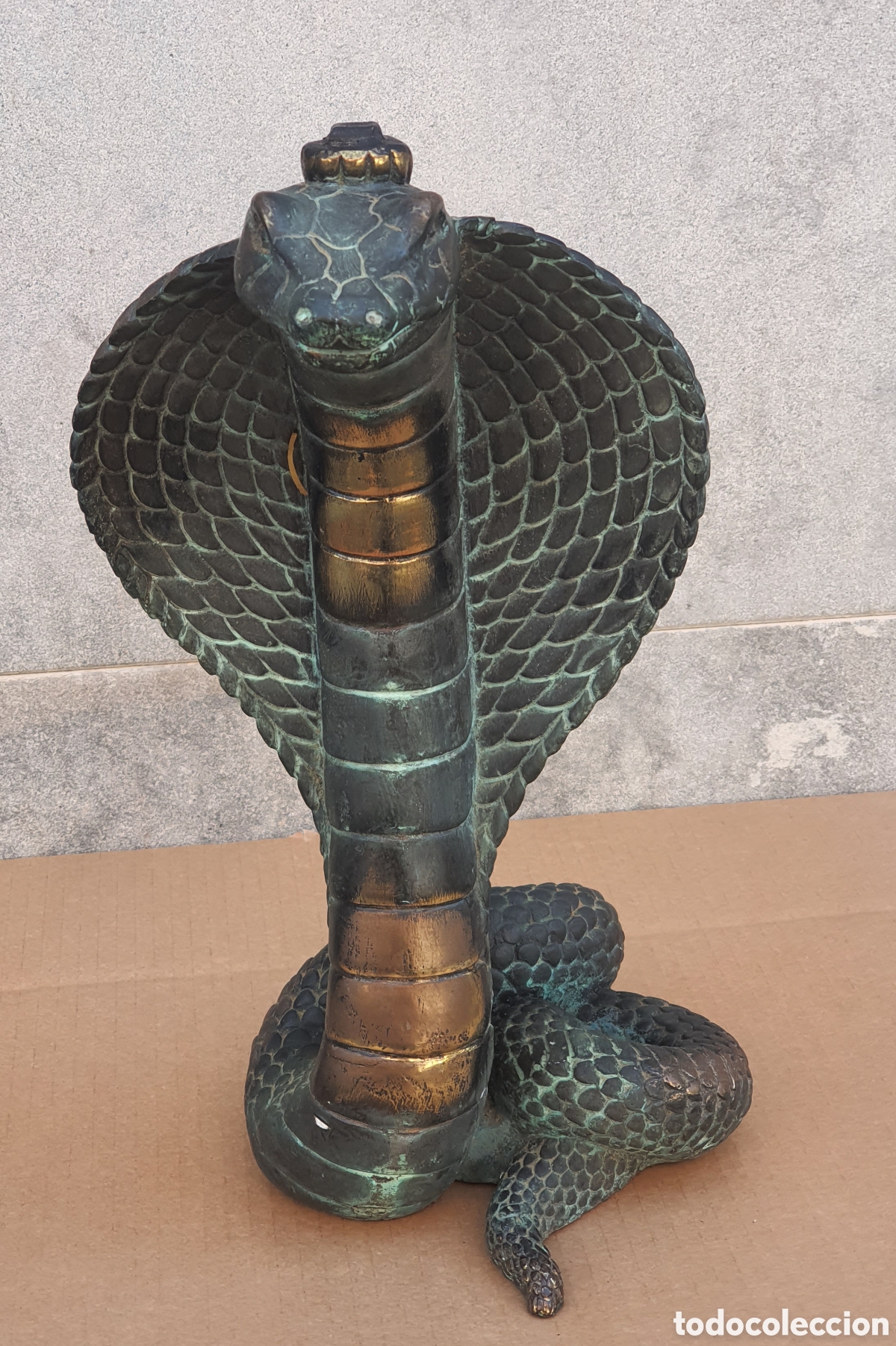 Collecting: FIGURA COBRA METAL DECORATIVA