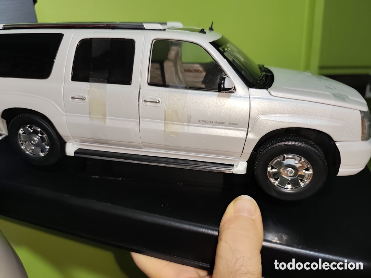 Coleccionismo: Cadillac Escalade ESV, 2003, White, re 32129