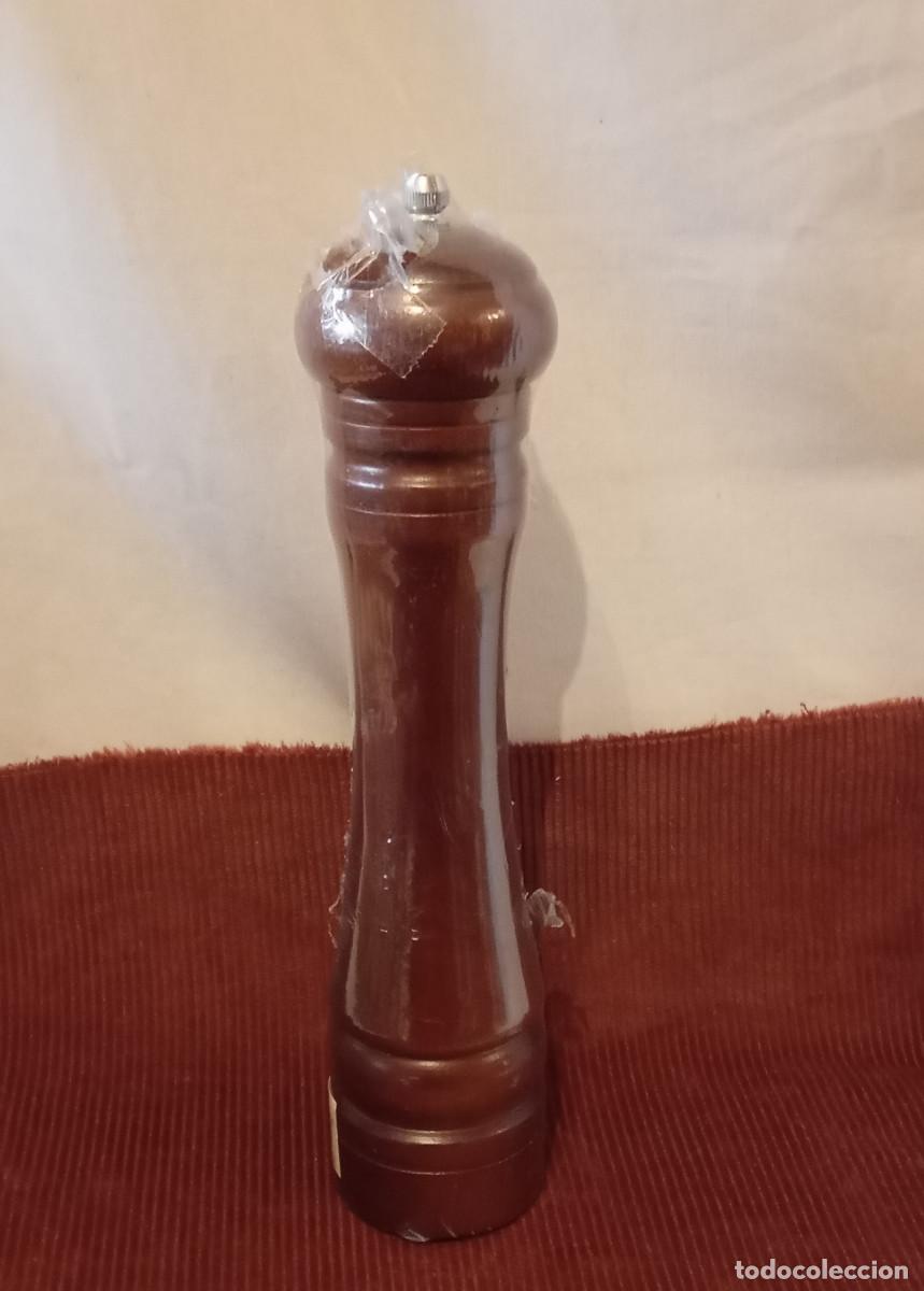 Coleccionismo: Molinillo de pimienta de madera