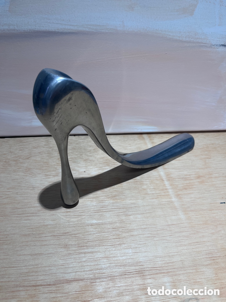 Coleccionismo: Calzador dise&ntilde;o Manolo BLAHNIK. Aluminio