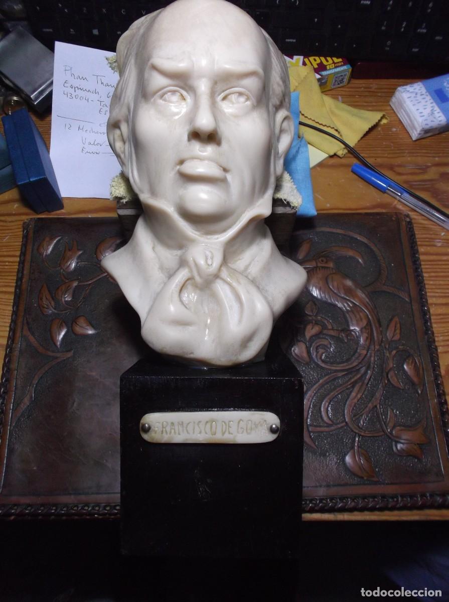 Coleccionismo: FRANCISCO DE GOYA - PINTOR - BUSTO EN MATERIAL (?&iquest;) CON PEANA Y NOMBRE.