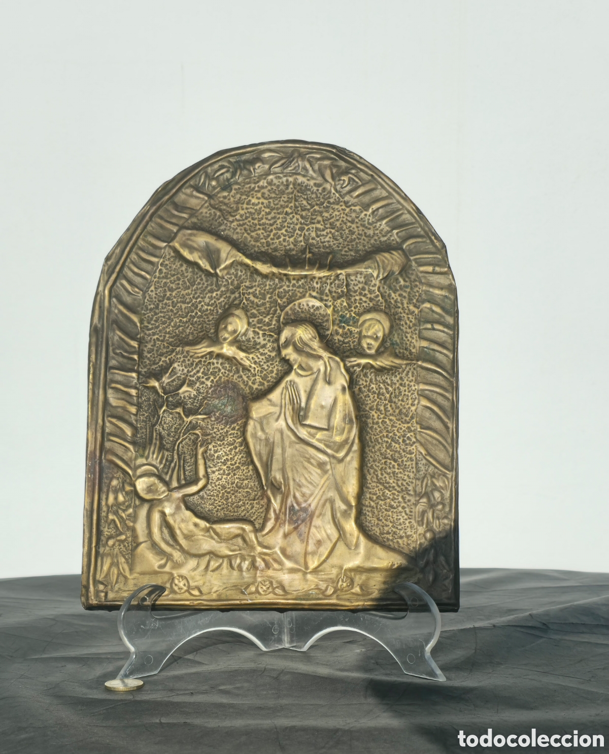 Coleccionismo: Antiguo relieve laton repujado