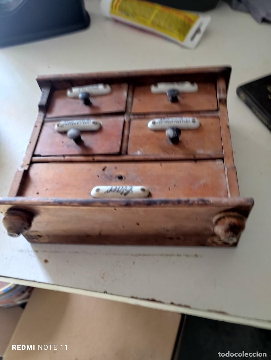 Coleccionismo: PEQUE&Ntilde;O Y ANTIGUO ESPECIERO DE MADERA - Foto 1