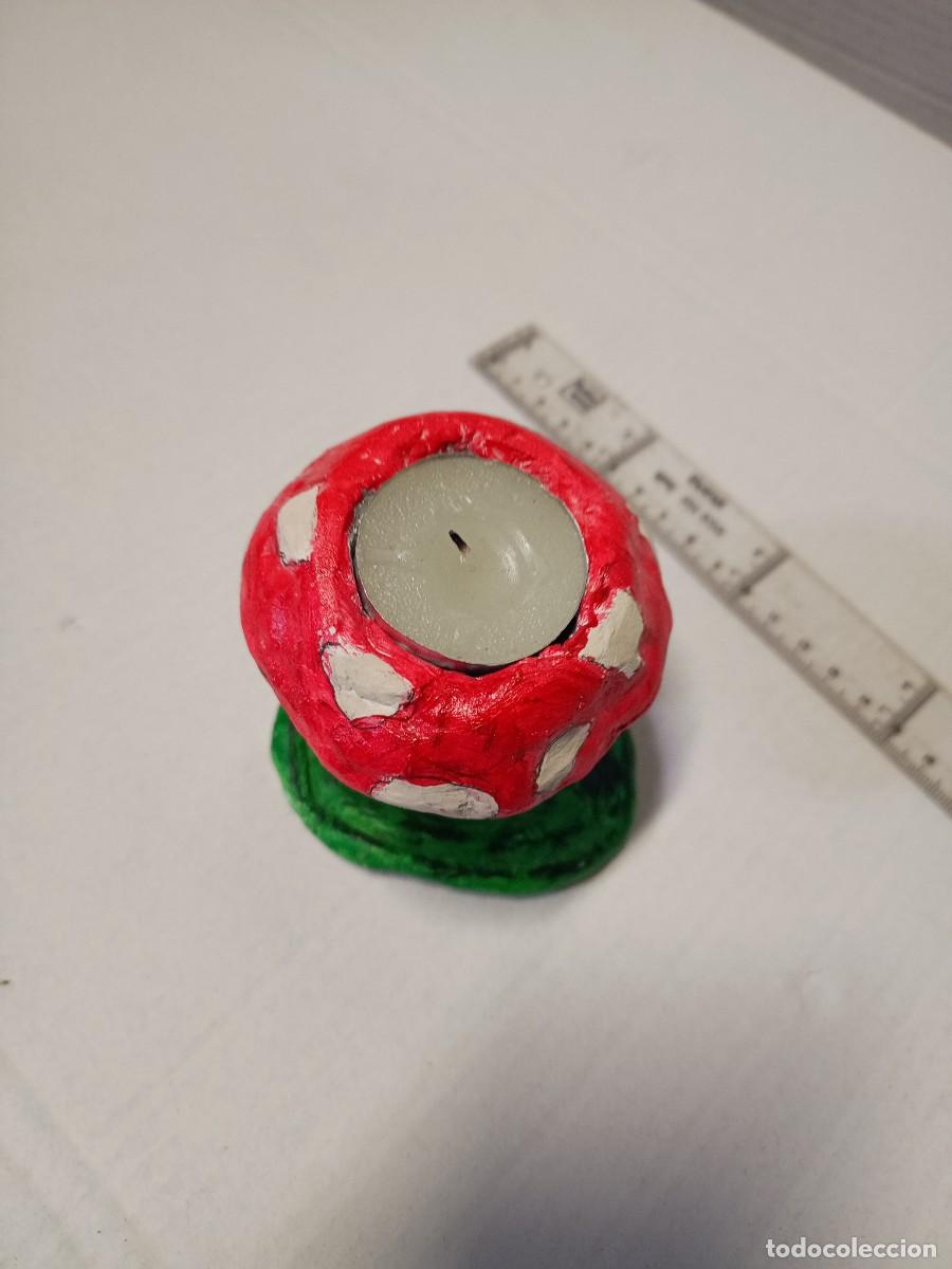 Coleccionismo: Vela artesanal con forma de seta.