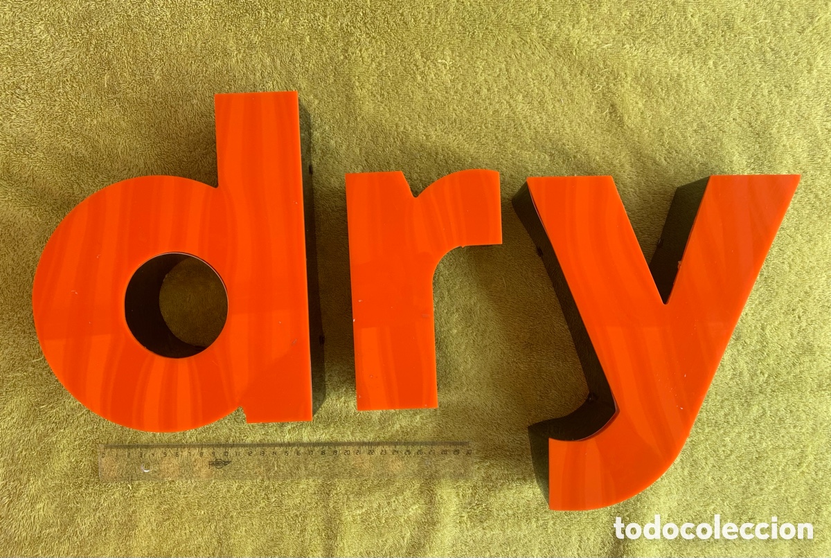 Coleccionismo: Letras corporeas con la palabra &rdquo;dry&rdquo;