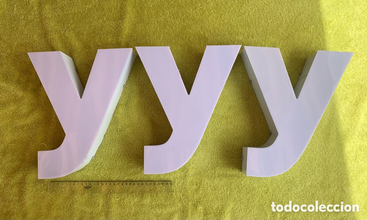 Coleccionismo: Letras corporeas sueltas, blancas y anaranjadas