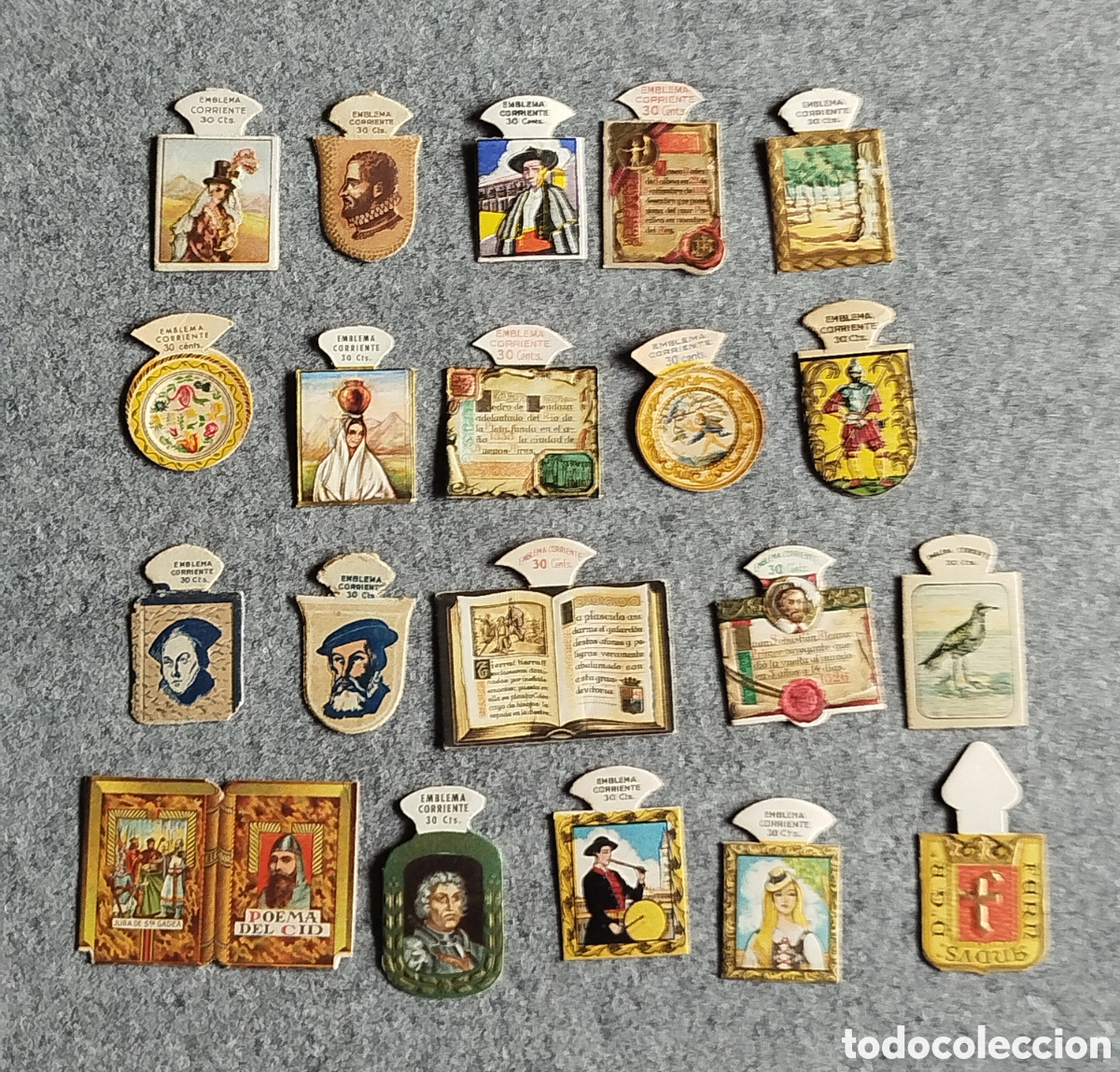 Collecting: LOTE DE 20 EMBLEMAS AUXILIO SOCIAL CORRIENTES NO ESPECIALES INSIGNIAS