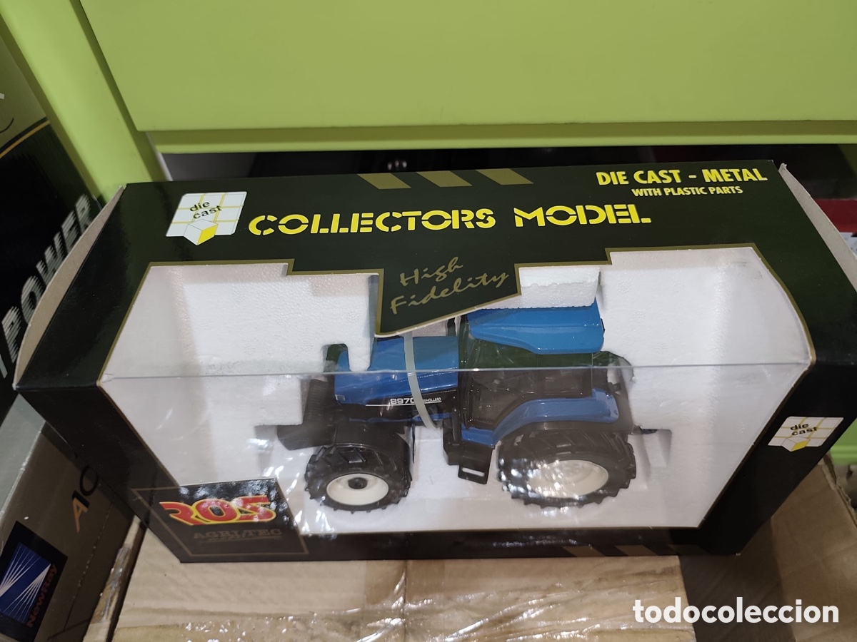 Coleccionismo: Tractor New Holland 8970, azul,