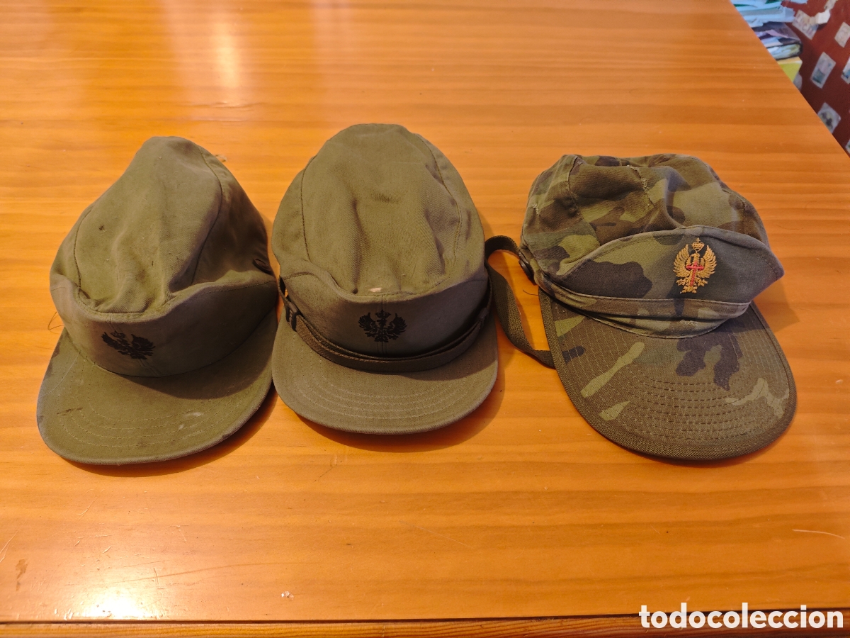 Coleccionismo: 3 Antiguas Gorras Militares.