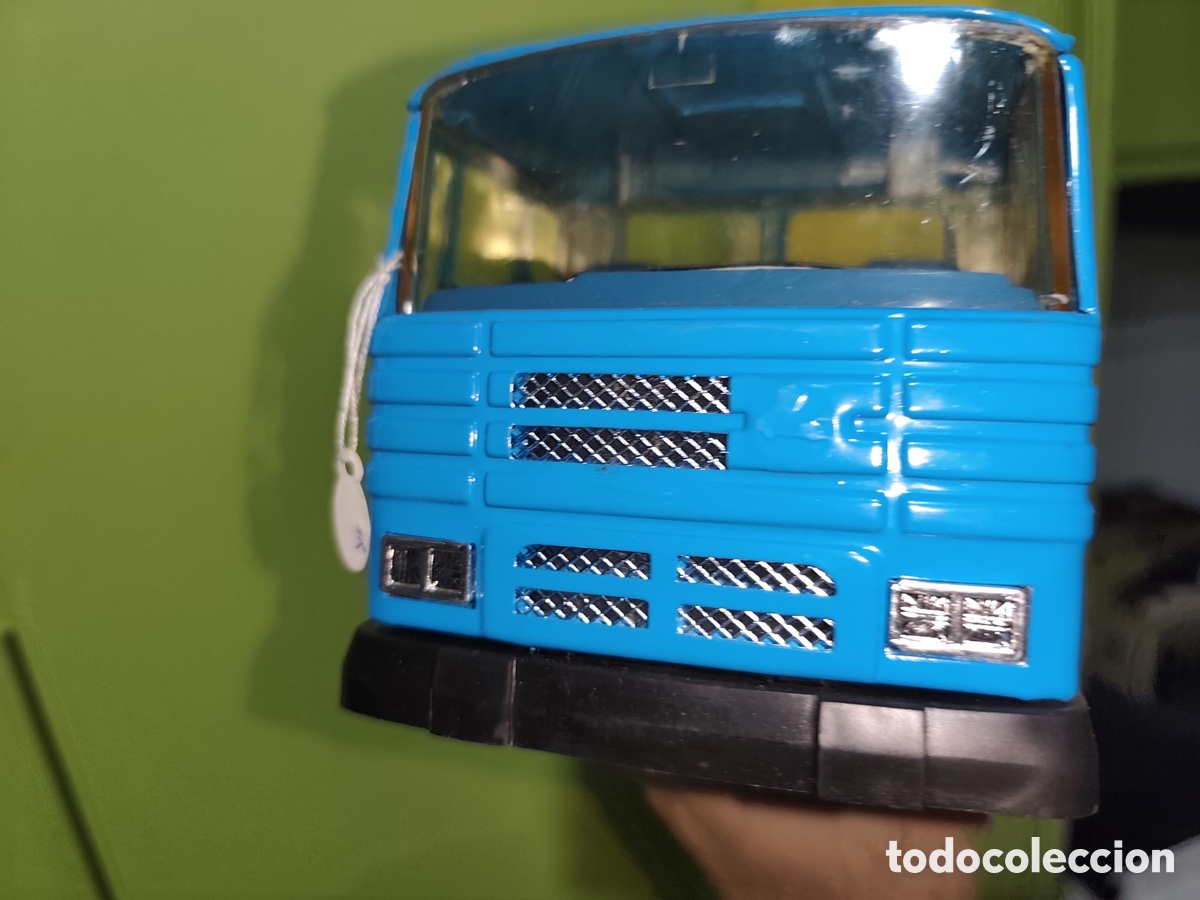Coleccionismo: Pegaso cuadrado, con volquete, de miniaturas santa Ana