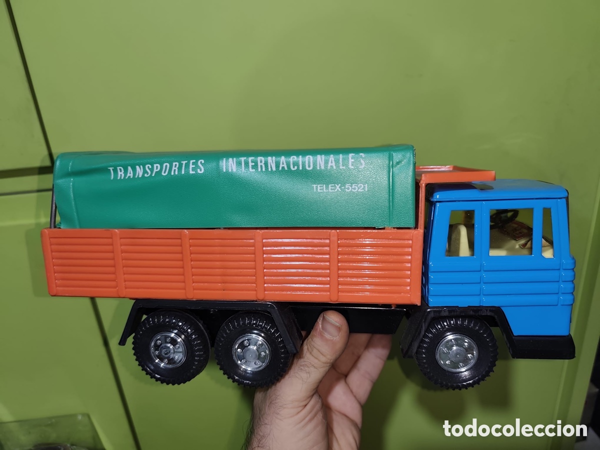 Coleccionismo: Pegaso cuadrado , azul, con caja naranja y toldo verde, de miniaturas Santa Ana