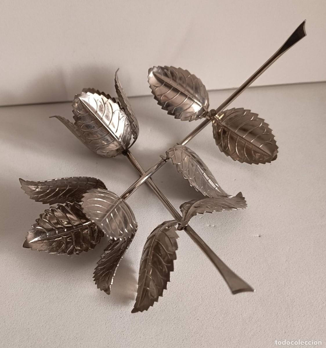 Colecionismo: Dos figuras de flores de metal en acero inoxidable