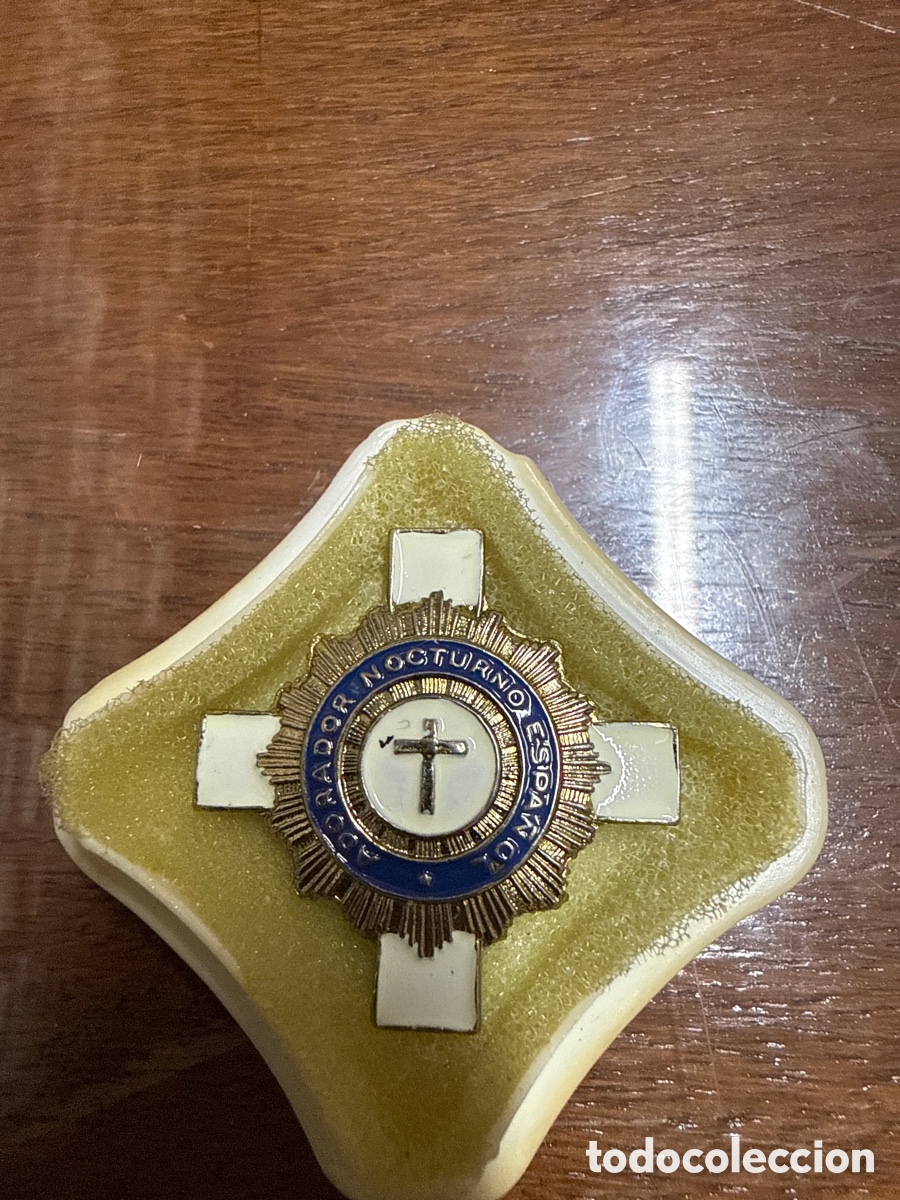 Coleccionismo: Insignia Cruz Adoraci&oacute;n Nocturna Espa&ntilde;ola &ndash; Esmaltada &ndash; Con Estuche &ndash; Coleccionismo Religioso.