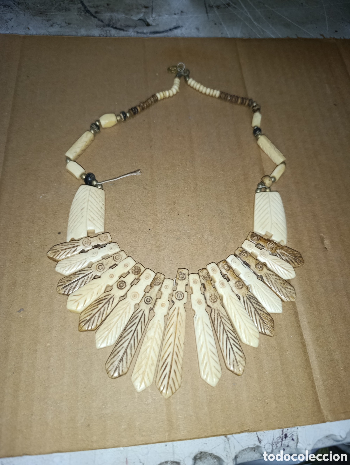 Coleccionismo: Collar etnico de hueso.