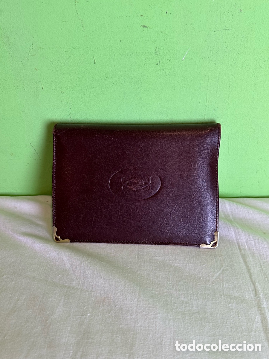 Collectionnisme: Cartera Cartier de piel marr&oacute;n original estilo cl&aacute;sico con esquineras met&aacute;licas