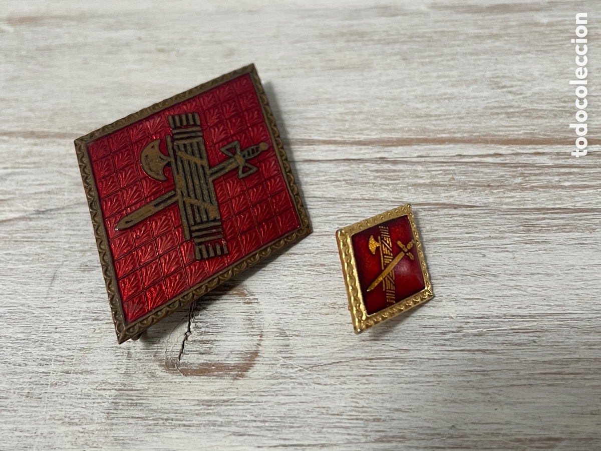 Coleccionismo: Insignia y pin del uniforme de la Guardia civil. Aut&eacute;nticos. Originales.