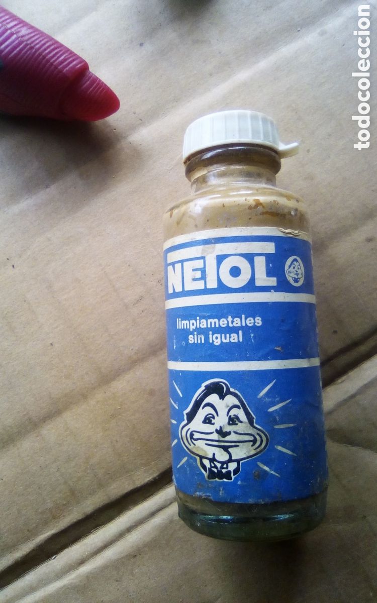Coleccionismo: Antiguo frasco de limpiametales Netol. Interior reseco, se&ntilde;ales externas.