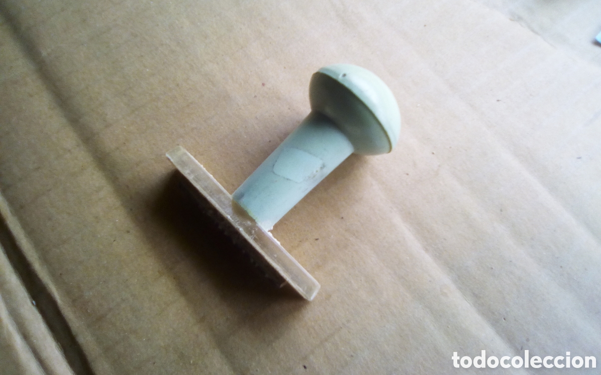 Coleccionismo: Cu&ntilde;o tamp&oacute;n de comercio, IVA incluido. Marca Seg. Mide 5,5 cm.