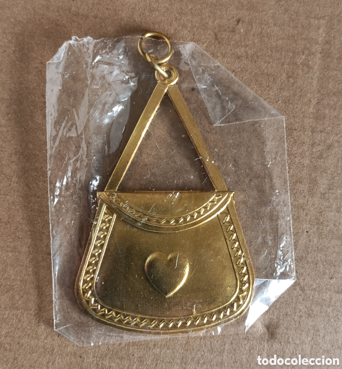 Coleccionismo: Insignia mas&oacute;nica del cargo de Hospitalario malet&iacute;n de metal dorado en su embalaje