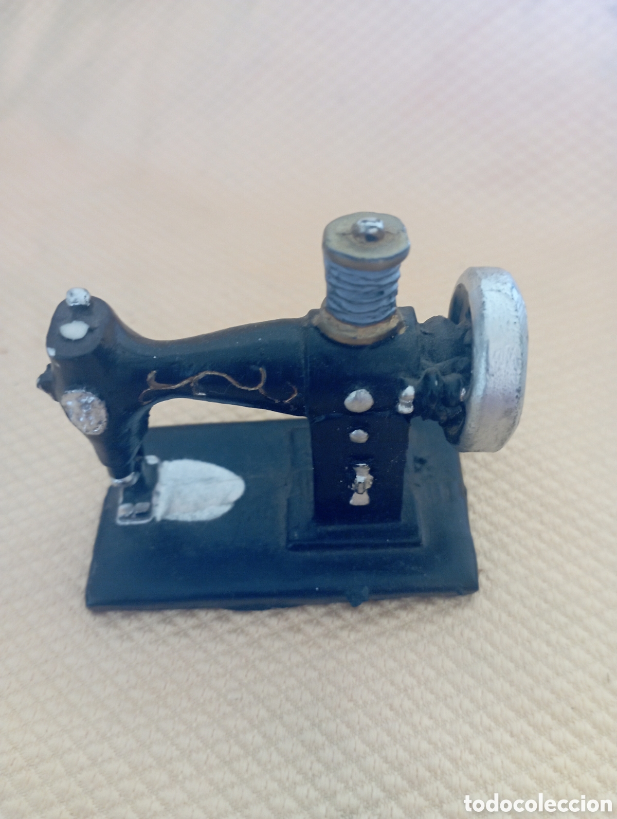 Coleccionismo: Figurita Resina Maquina de Coser