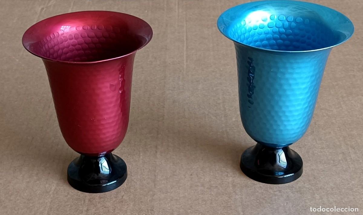 Collecting: 2 copas de aluminio esmaltadas - No coge im&aacute;n - Altura 16 cm.