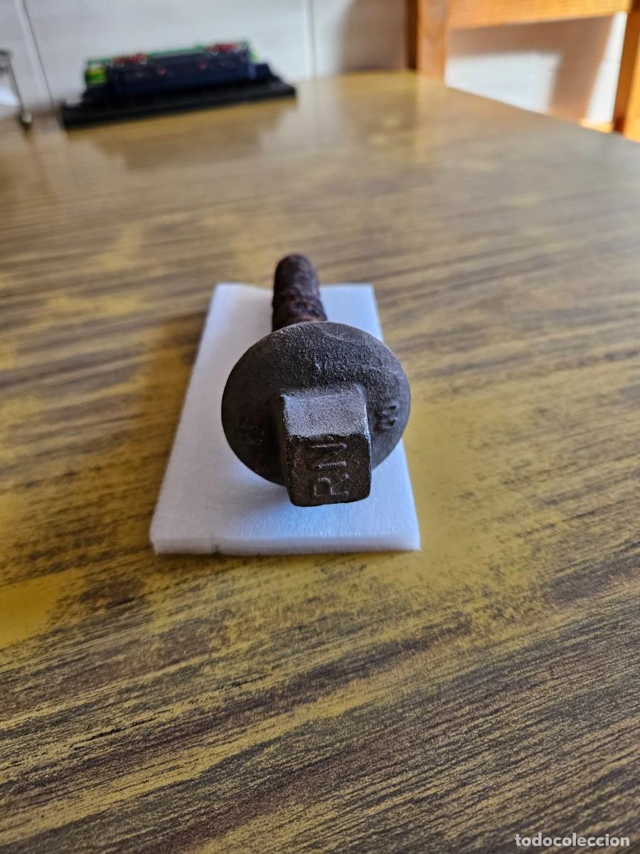 Coleccionismo: TORNILLO DE V&Iacute;A DE RENFE - Foto 2