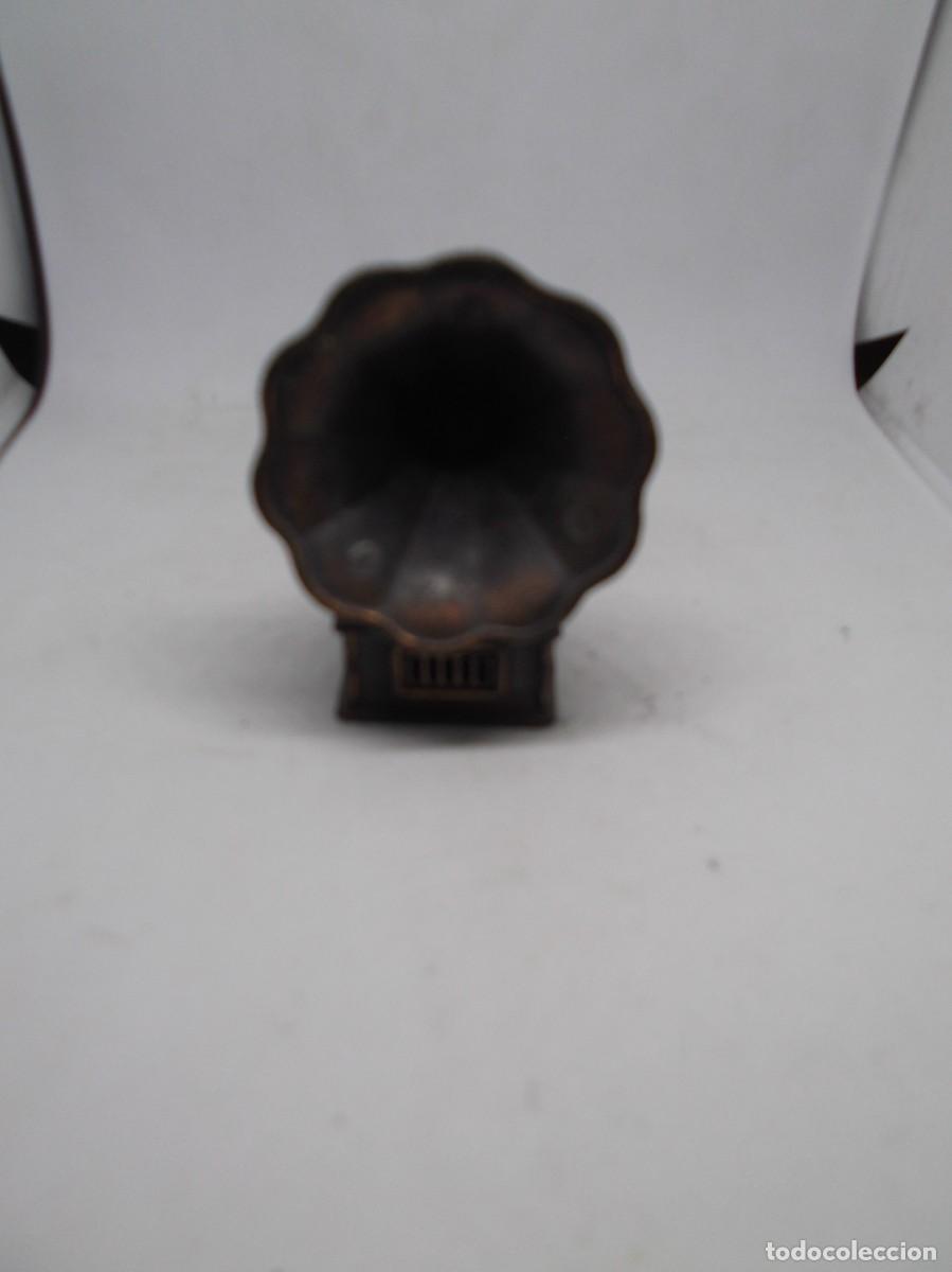 Coleccionismo: Sacapuntas con forma de gram&oacute;fono.Metalico - Foto 2