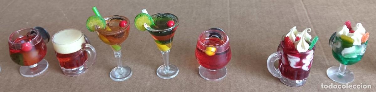 Coleccionismo: 11 imanes jarras y copas de coctel - Pl&aacute;stico - Foto 2